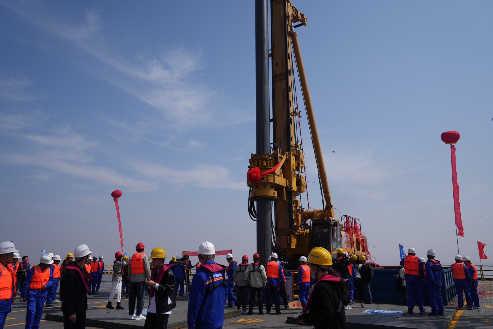 云顶集团精彩图集｜世界最长跨海高速铁路桥海上工程正式开工(图2)