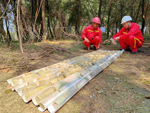 云顶集团·(中国)官方网站“荣232井区页岩气三维”钻井加速推进(图3)